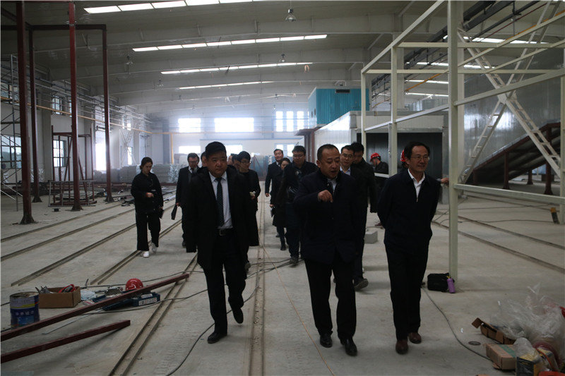 蘭州市委常委、新區(qū)黨工委書記楊建忠參觀考察工貿(mào)集團(tuán)三廠建設(shè)情況