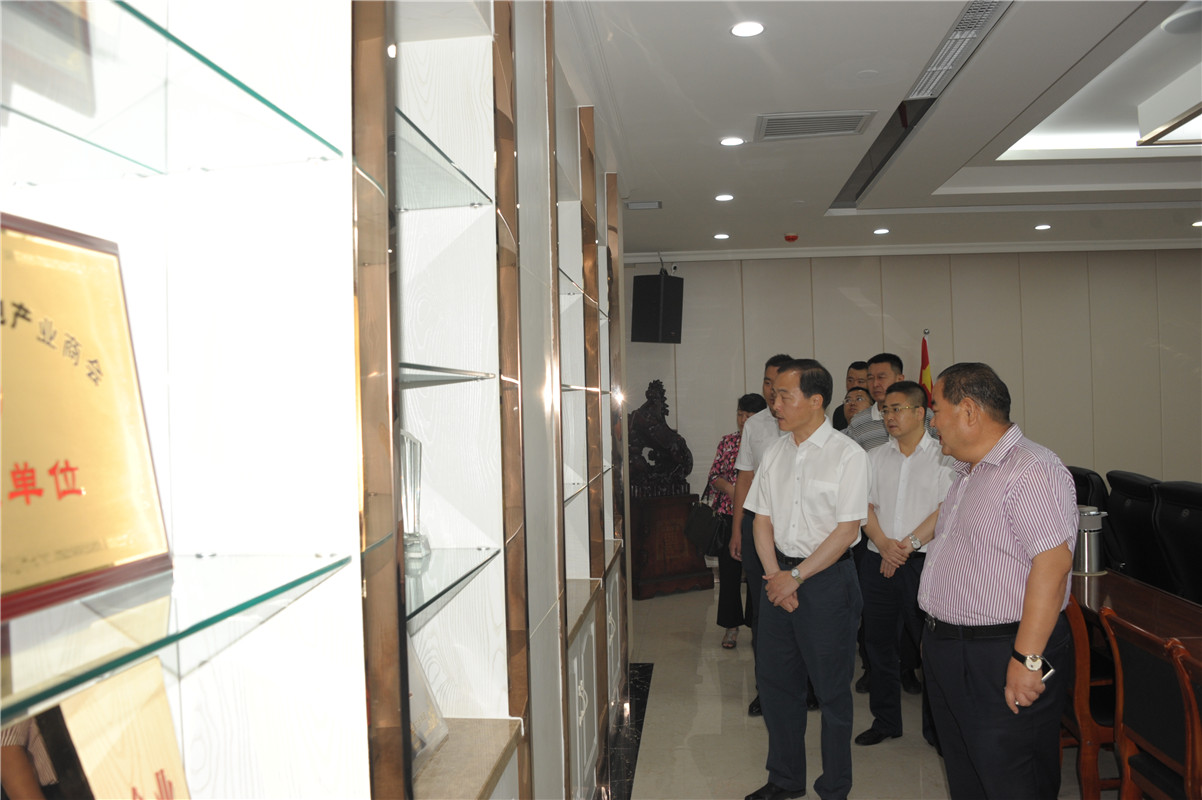 甘肅省委常委、副省長周學(xué)文一行蒞臨蘭州亞太集團(tuán)考察調(diào)研